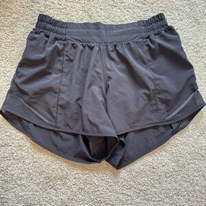 Lululemon hotty hot shorts 2.5”